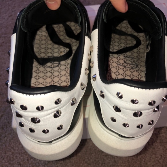 Alexander mcQueens studded oversized sneaker - Picture 5 of 8